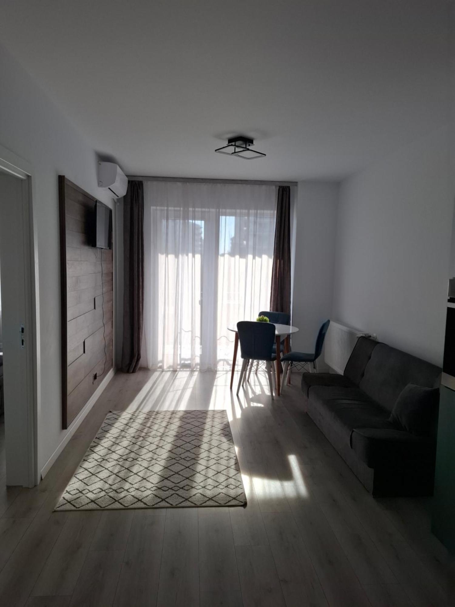 Silvia Resident Apartment Oradea Exterior photo